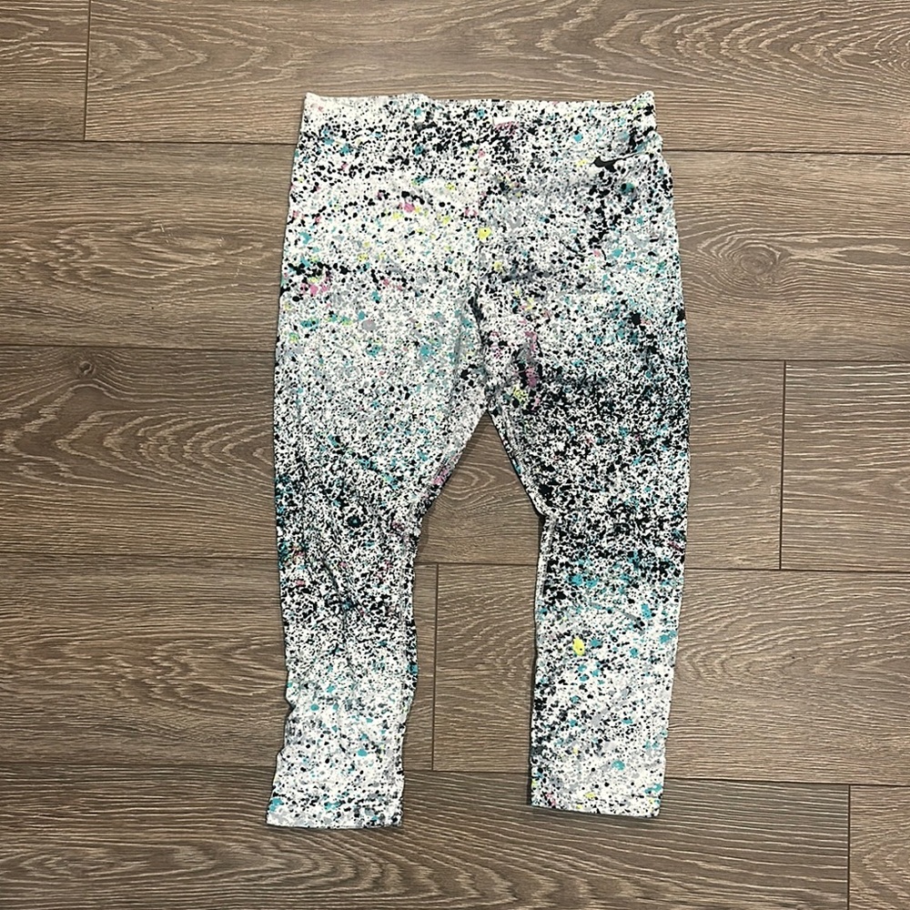 Nike Black and Gray Leggings with Abstract Pattern